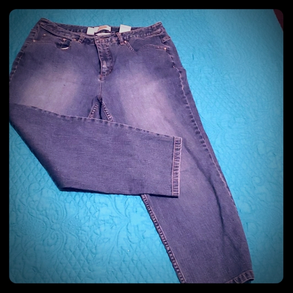 Capri‎ pants